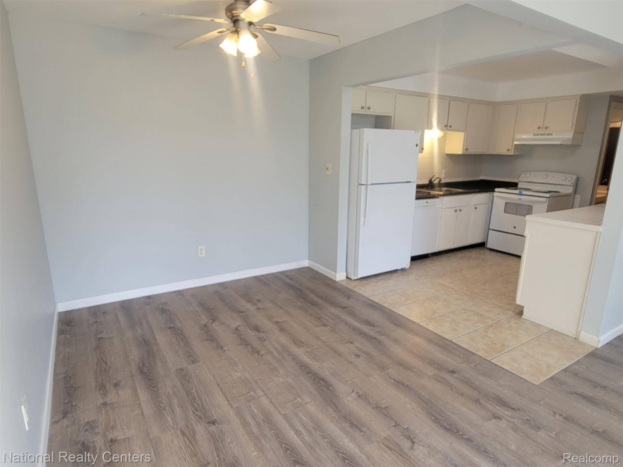 8296 KARAM BLVD #3, Warren, MI 48093