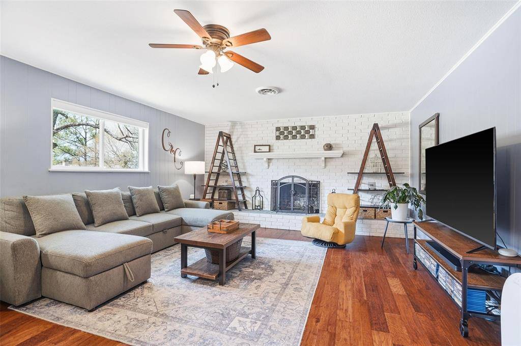 1307 Bois D Arc Street, Weatherford, TX 76086