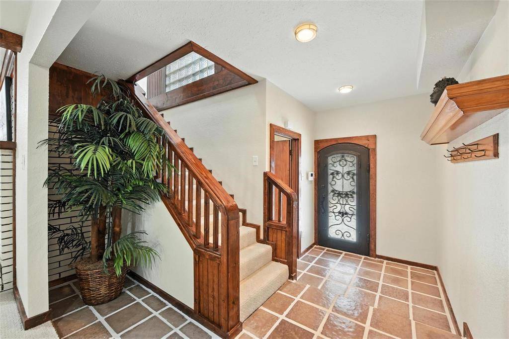 1323 Dublin Street, Grapevine, TX 76051