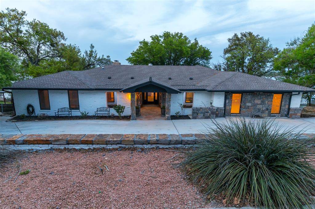 440 Lakeside Drive, Brownwood, TX 76801