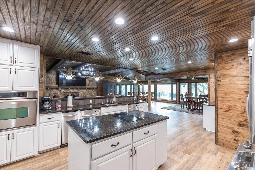 440 Lakeside Drive, Brownwood, TX 76801