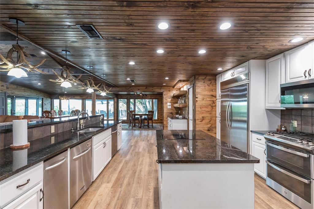 440 Lakeside Drive, Brownwood, TX 76801