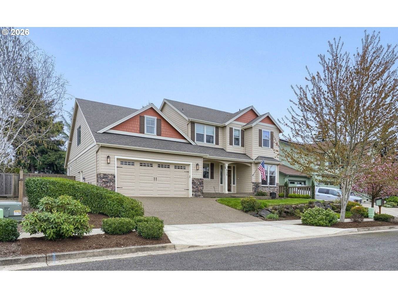 830 SHELOKUM DR, Silverton, OR 97381