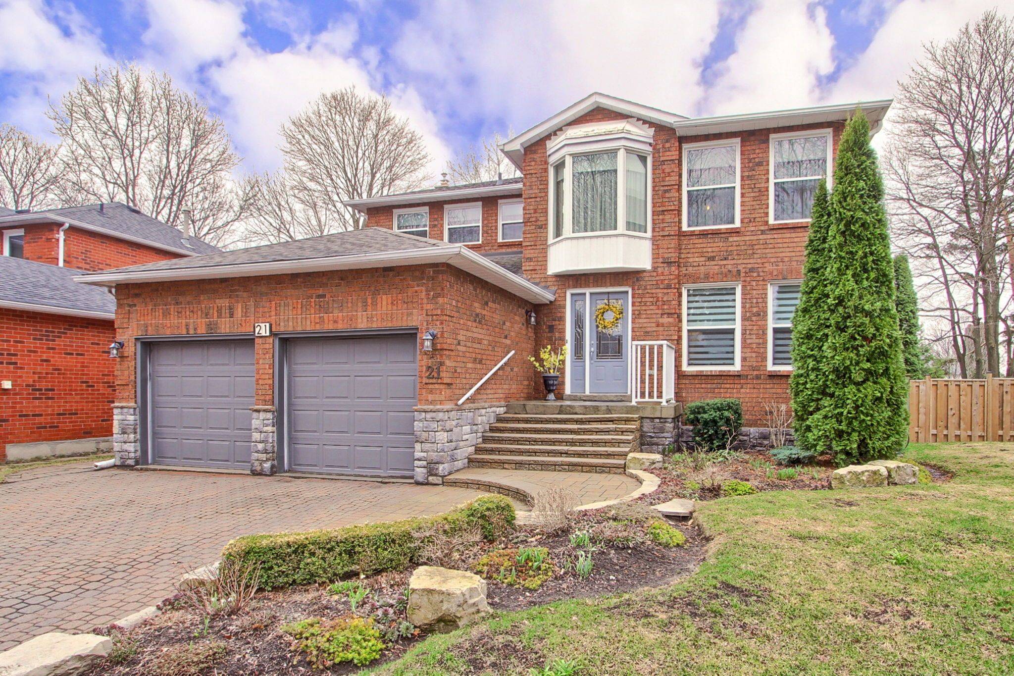 21 Chadburn CRES, Aurora, ON L4G 4V6