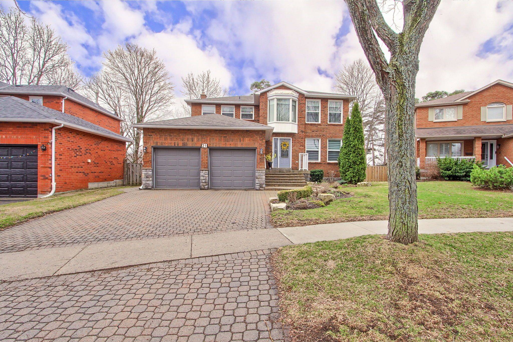 21 Chadburn CRES, Aurora, ON L4G 4V6