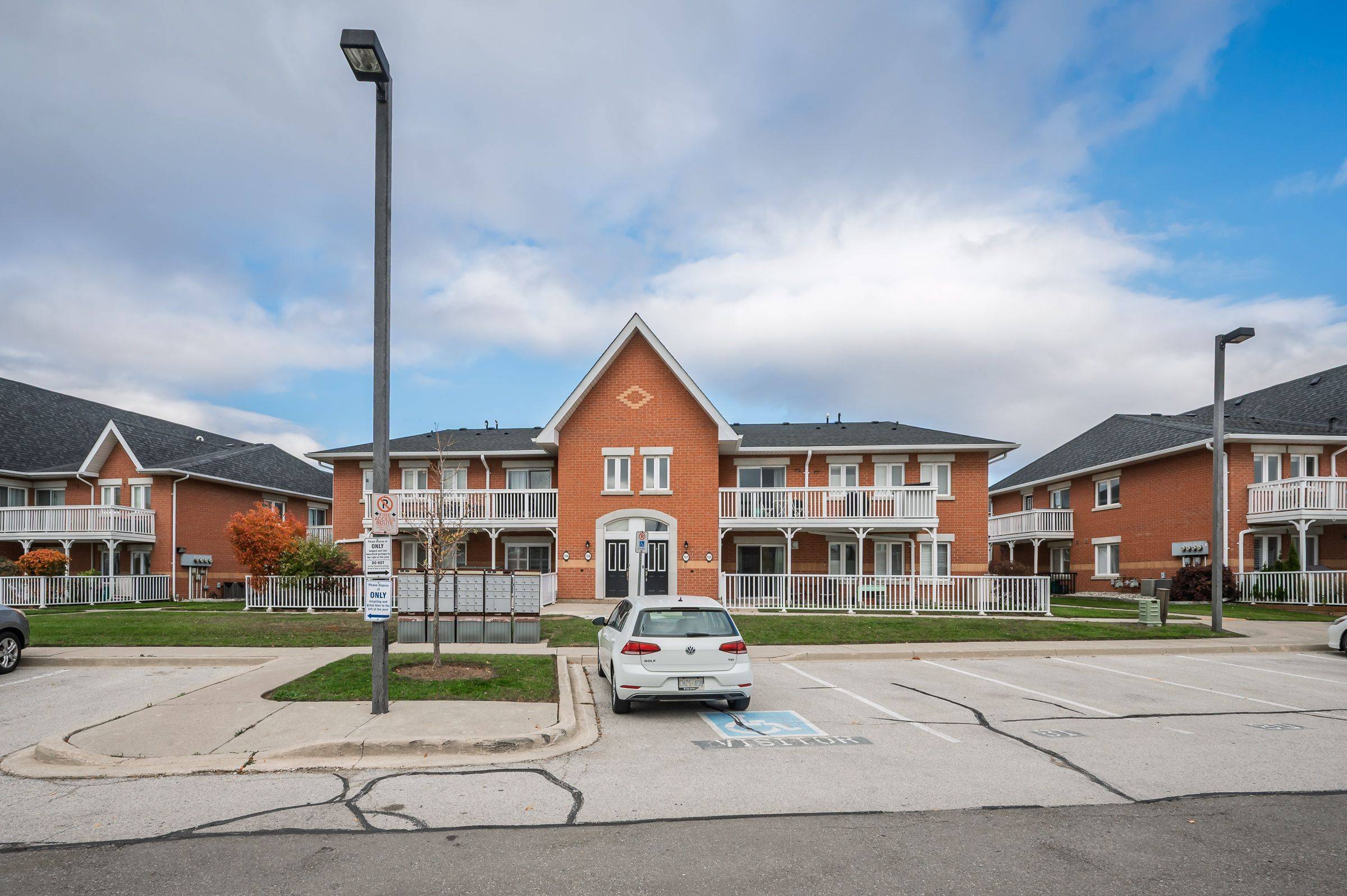 1701 Lampman AVE #706, Burlington, ON L7L 6R7