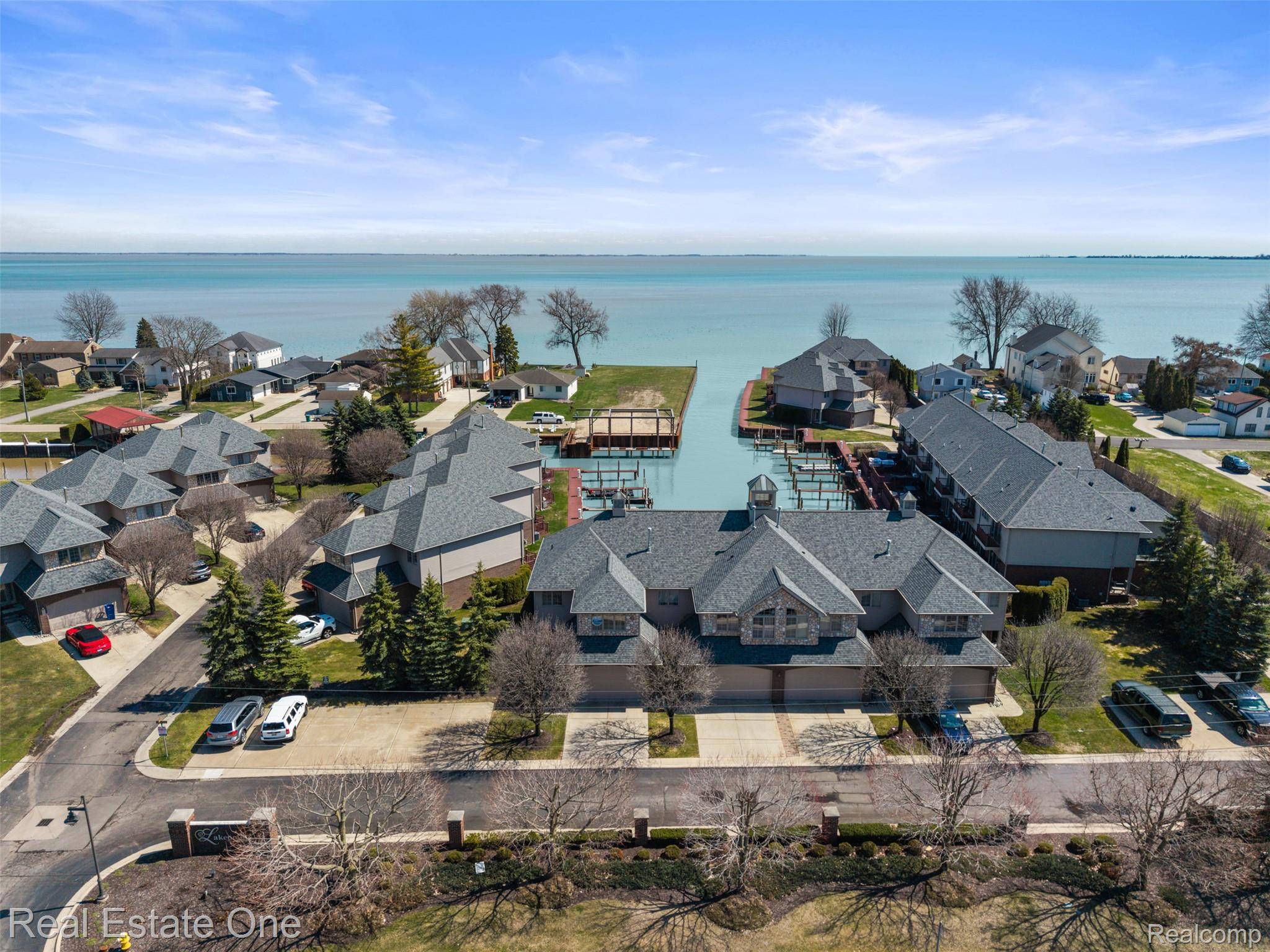 47630 Lorie LN, Chesterfield Township, MI 48047