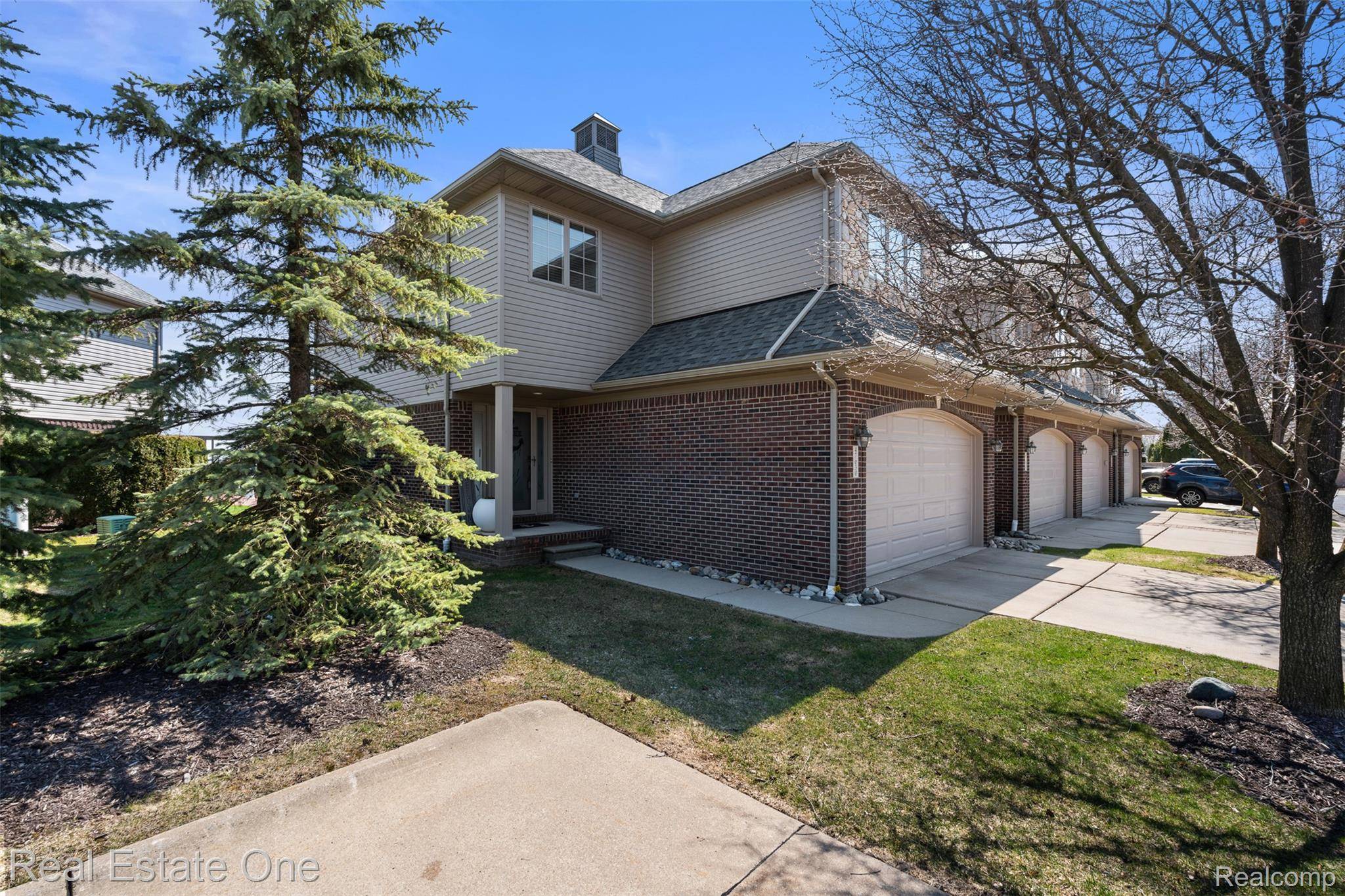 47630 Lorie LN, Chesterfield Township, MI 48047