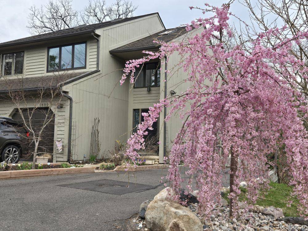 1880 W Liberty ST, Ann Arbor, MI 48103