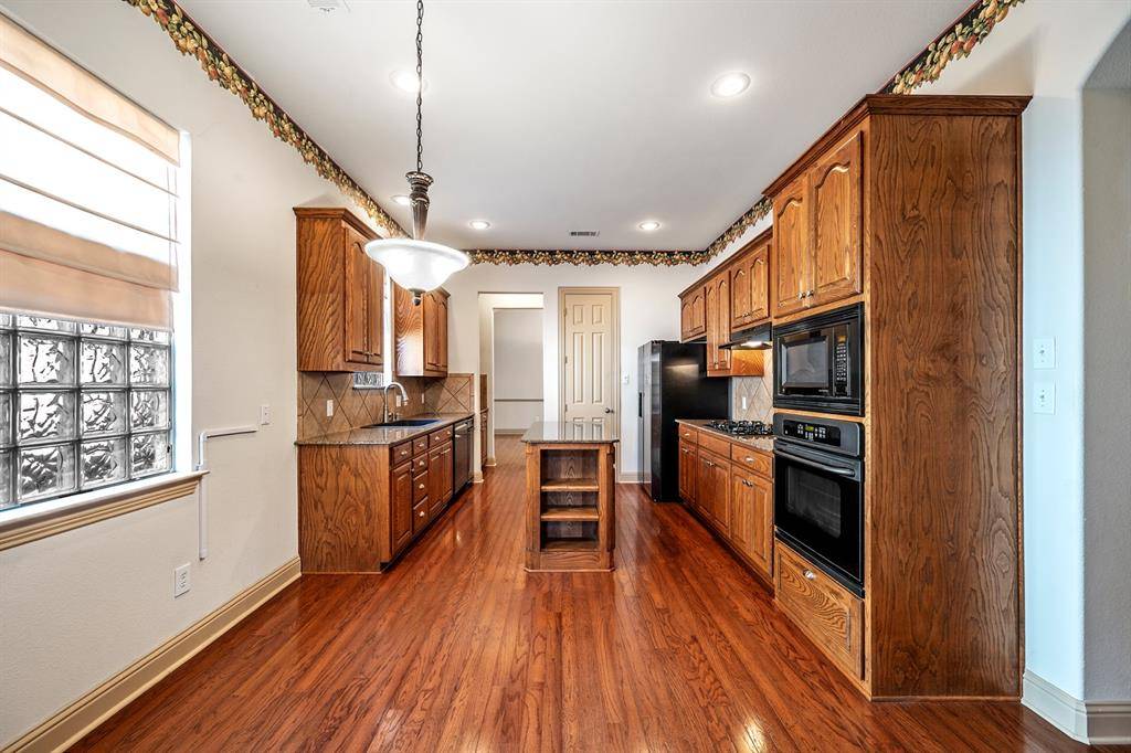 2112 Stone Creek Drive, Mckinney, TX 75072