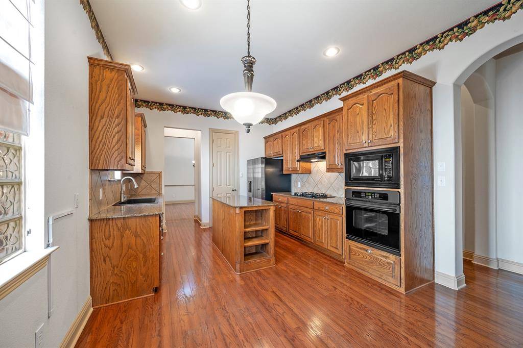 2112 Stone Creek Drive, Mckinney, TX 75072