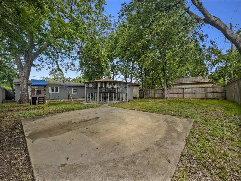 1310 E Inwood Drive, Arlington, TX 76010