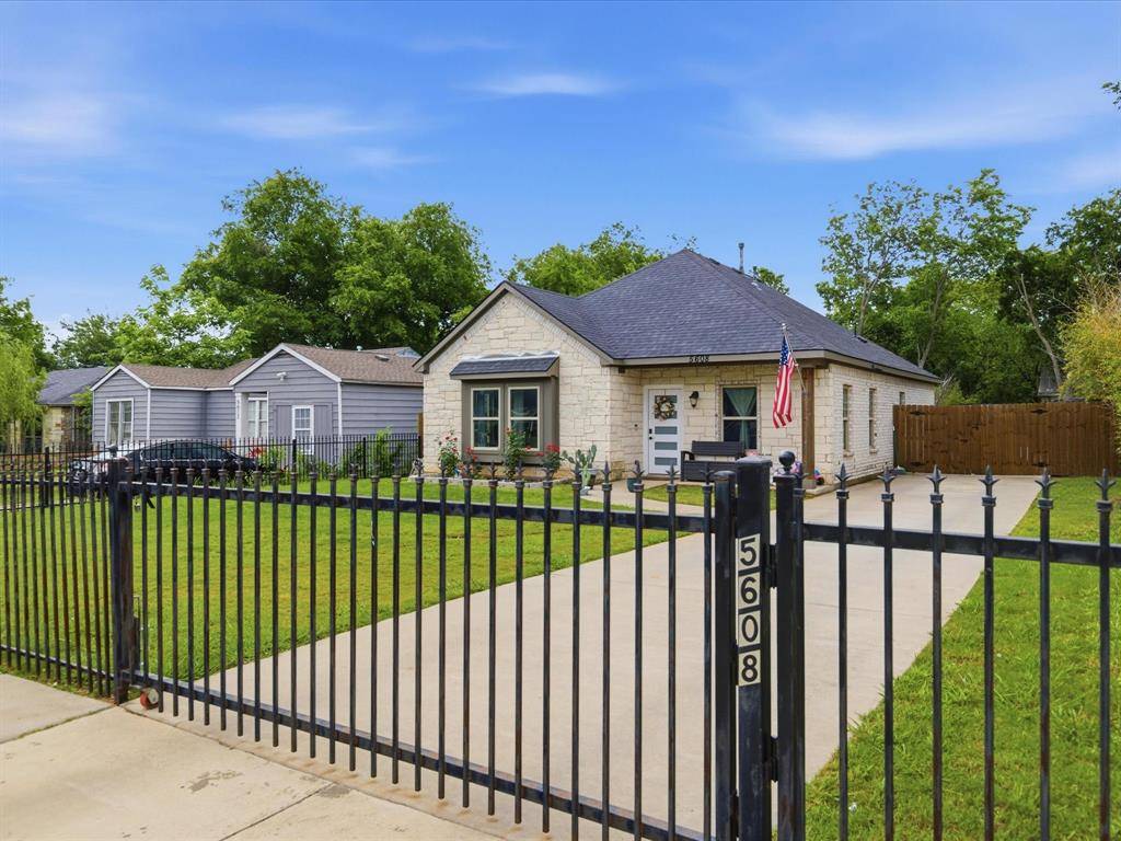 5608 King Court, Fort Worth, TX 76112