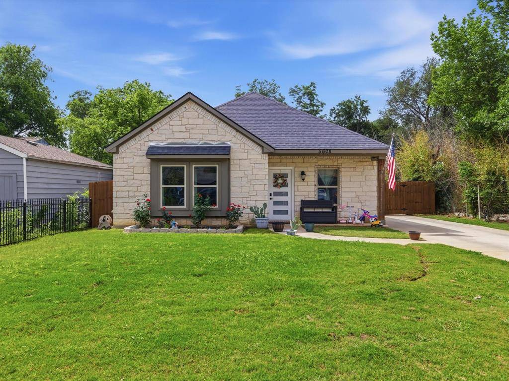 5608 King Court, Fort Worth, TX 76112