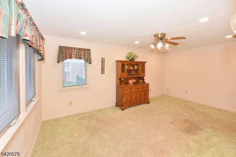 4-16 Plaza Rd, Fair Lawn Boro, NJ 07410