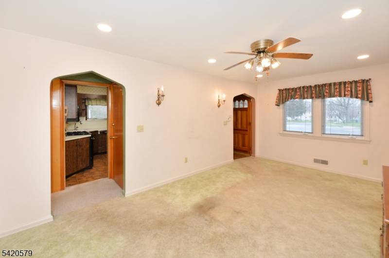 4-16 Plaza Rd, Fair Lawn Boro, NJ 07410