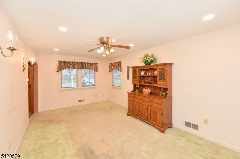 4-16 Plaza Rd, Fair Lawn Boro, NJ 07410