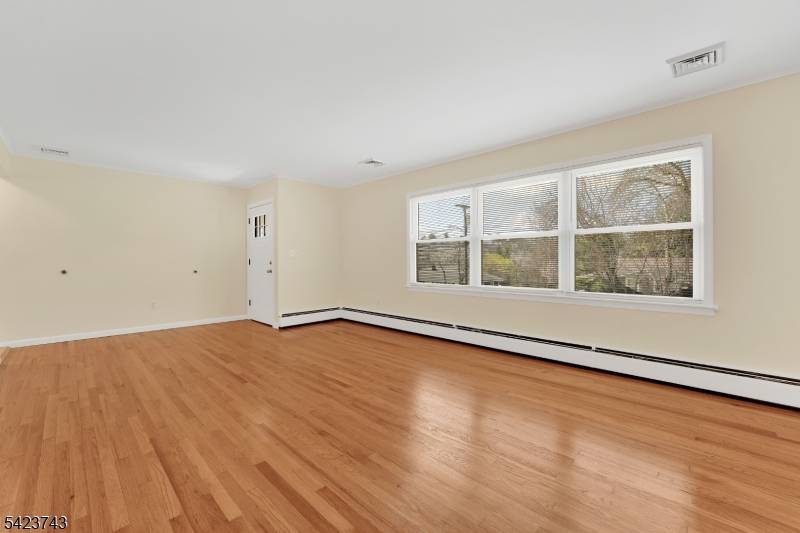 16 Lingert Ave, Clinton Town, NJ 08809