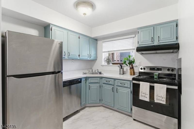 16 Deanna Dr #20, Hillsborough Twp., NJ 08844