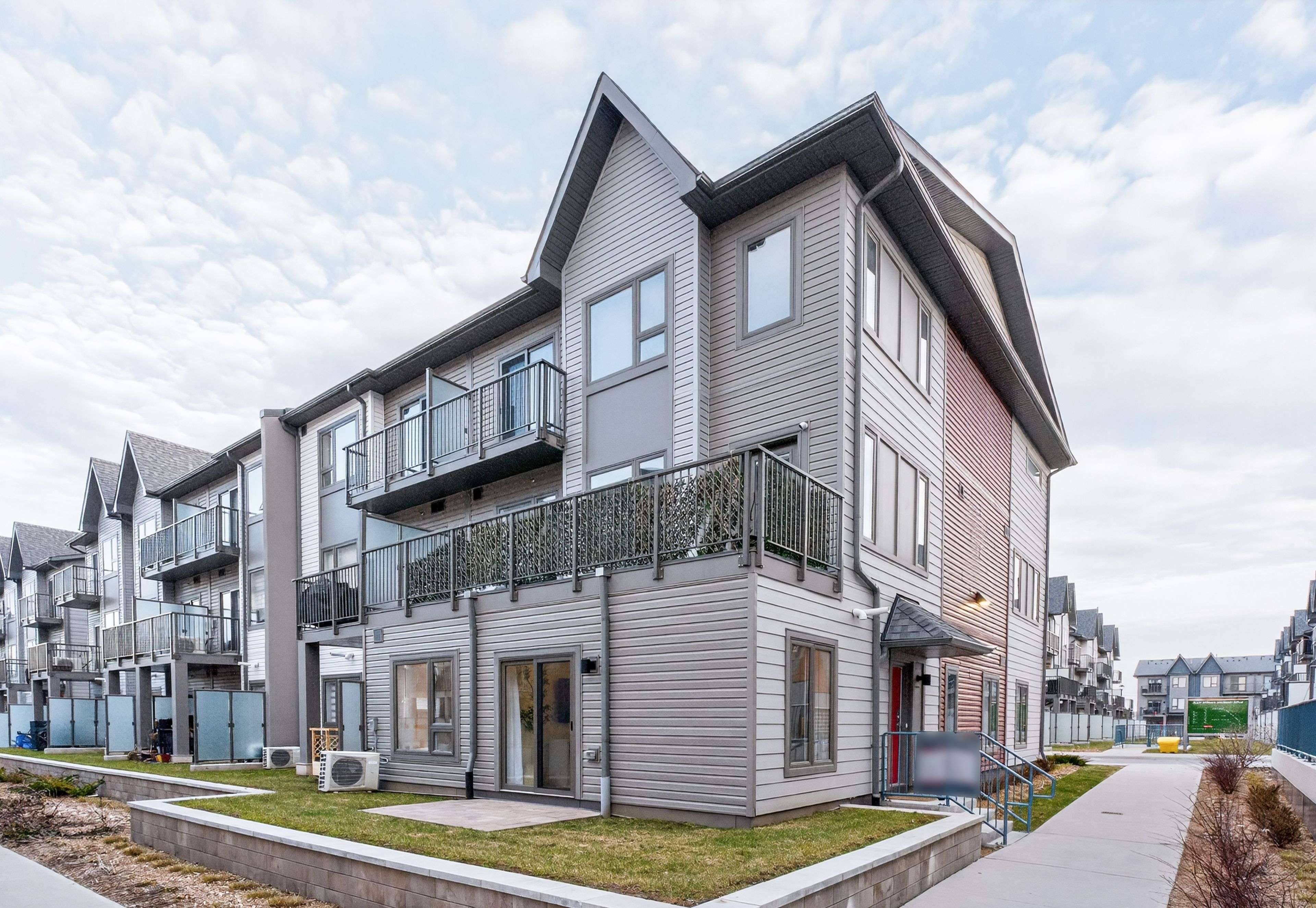 2635 William Jackson DR #1001, Pickering, ON L1X 0L5