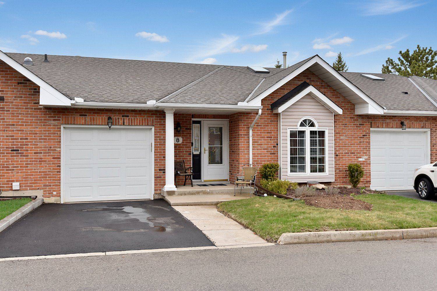 20 Meadowlands BLVD #8, Hamilton, ON L9K 1J5