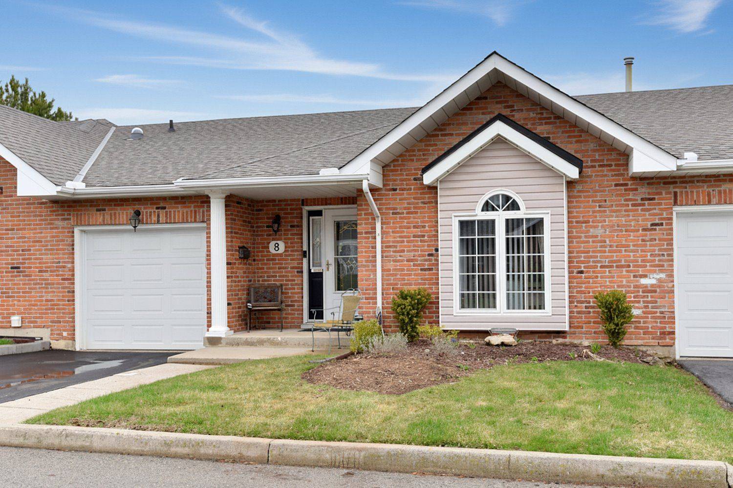 20 Meadowlands BLVD #8, Hamilton, ON L9K 1J5