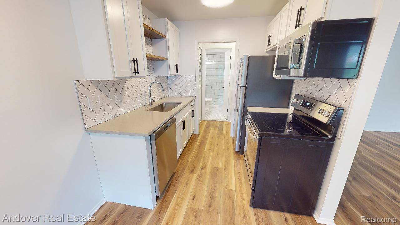 520 S Adams RD #5, Birmingham, MI 48009