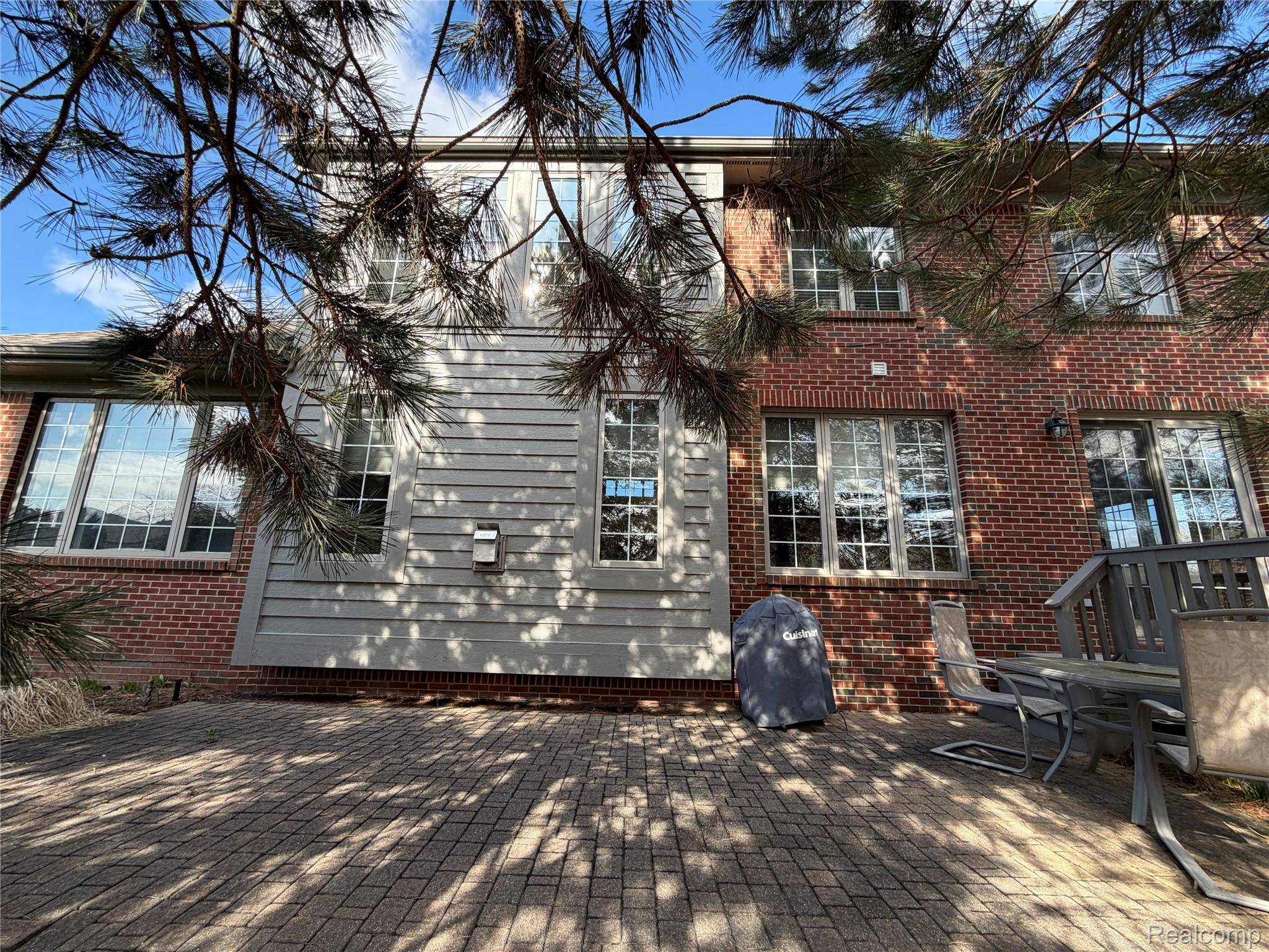 7350 Pine Vista DR, Genoa Township, MI 48116