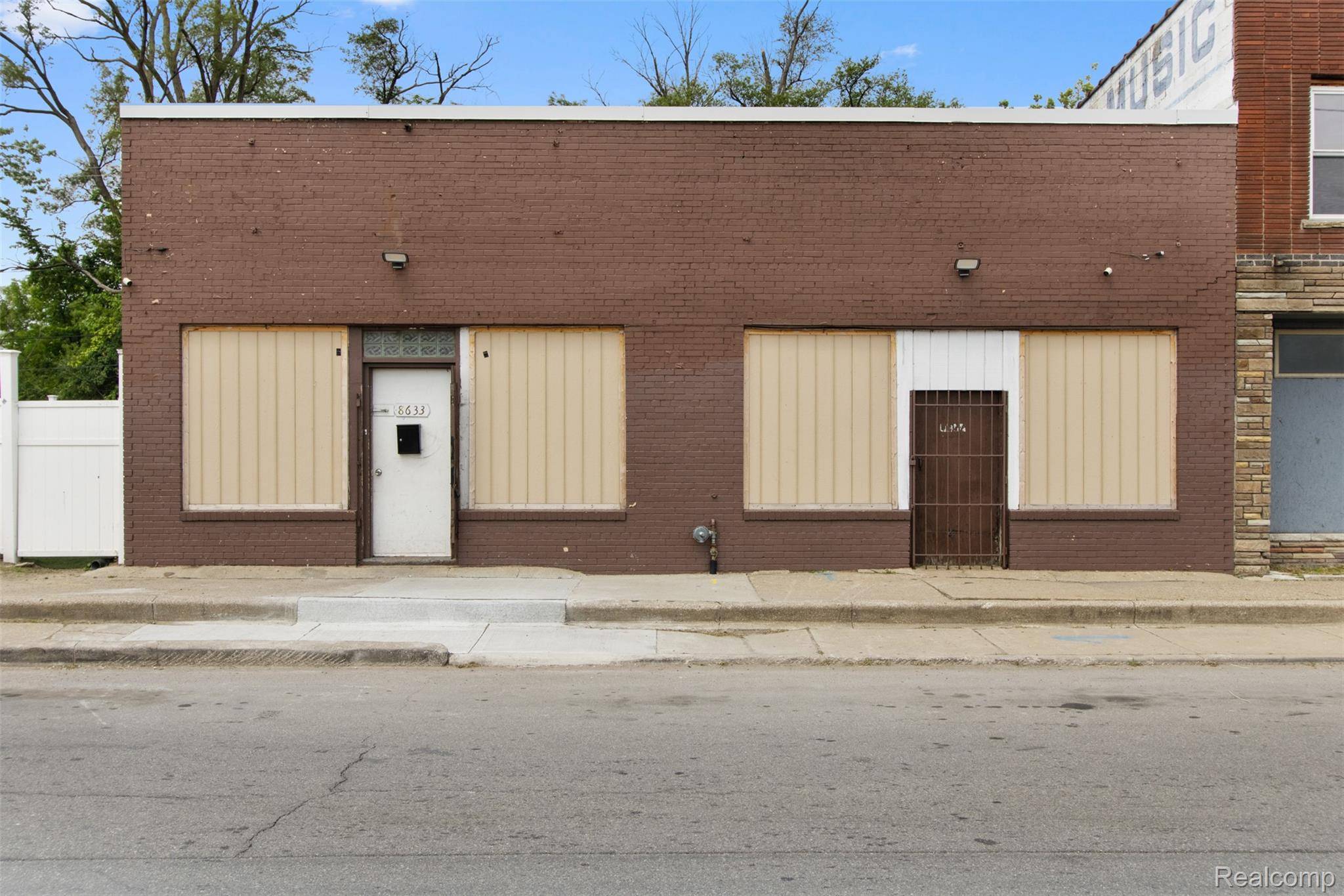 8633 Southfield RD, Detroit, MI 48228