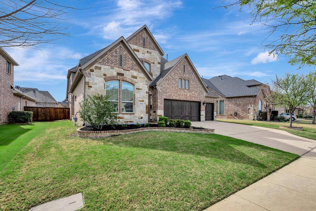 1052 Highpoint Way, Roanoke, TX 76262