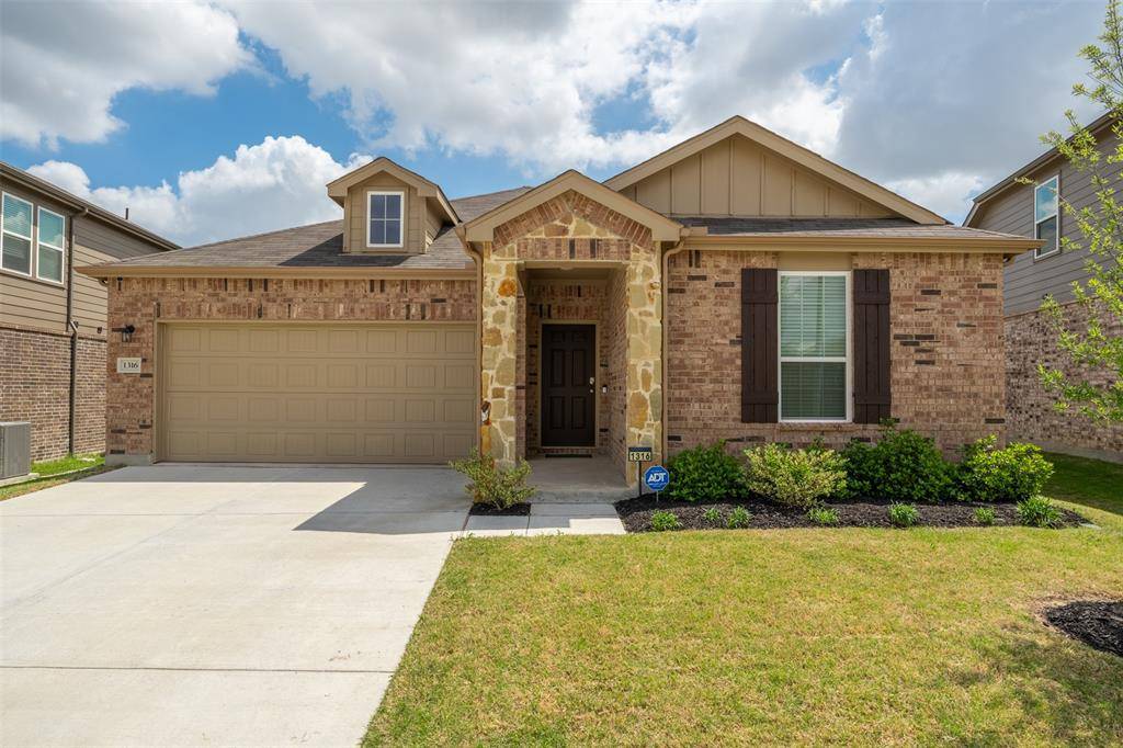 1316 Pepperhill Lane, Fort Worth, TX 76131