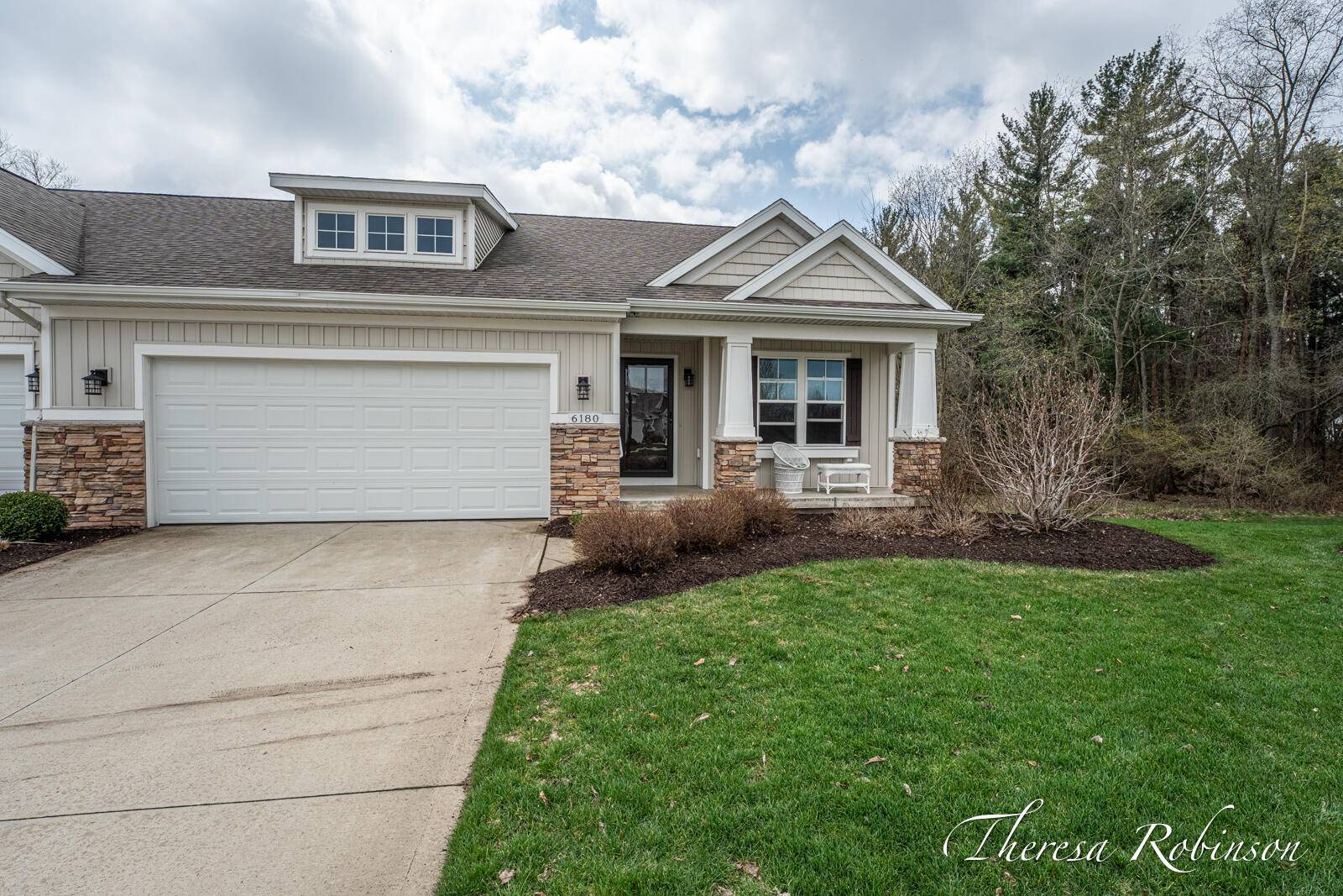 6180 Charleston LN #46, Allendale Twp, MI 49401