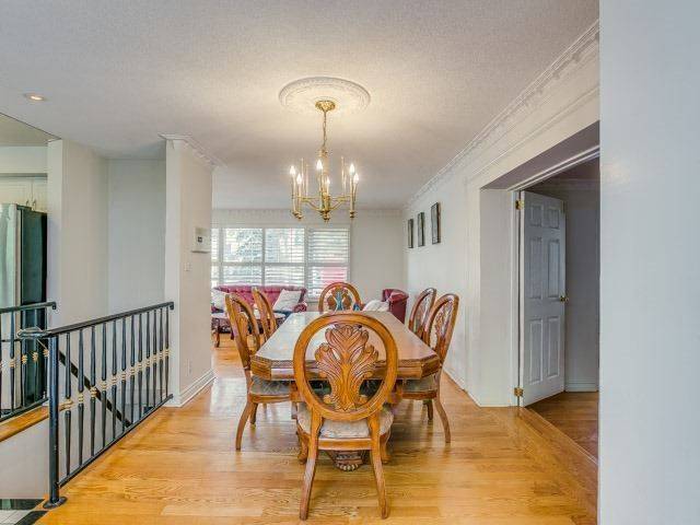 62 Northdale RD, Toronto C12, ON M2L 2M1