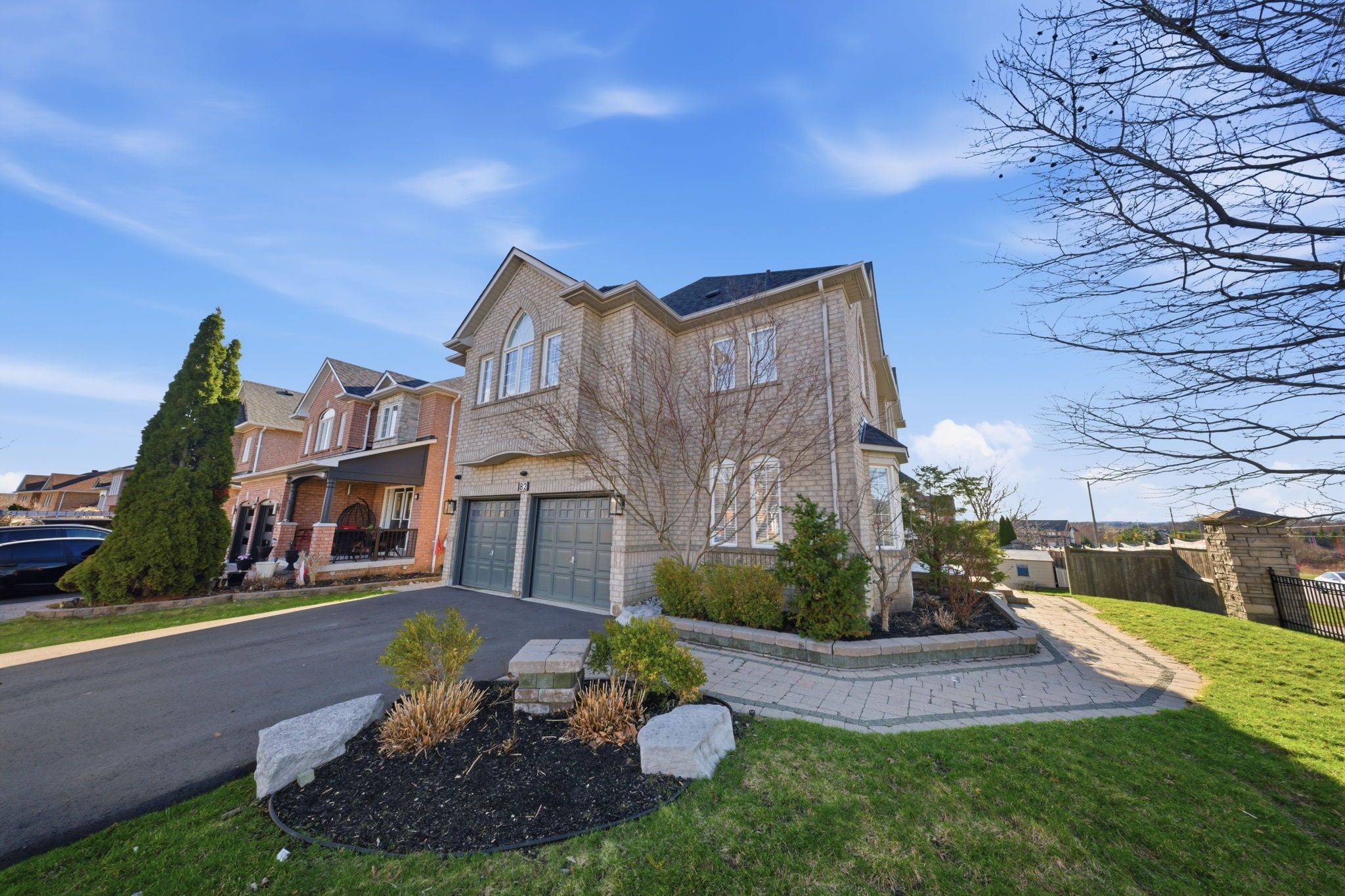82 Woodcock AVE, Ajax, ON L1T 4L7