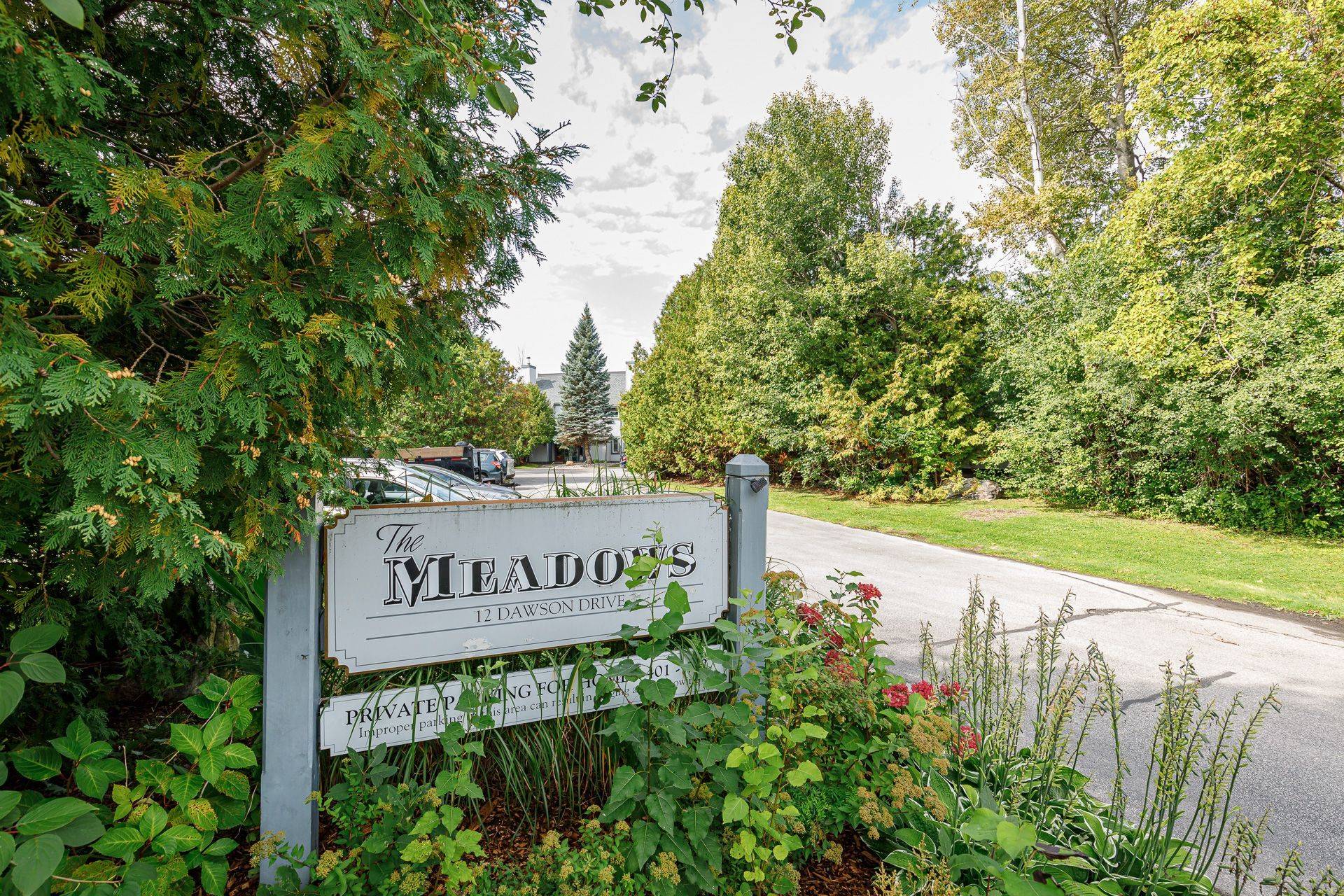 12 Dawson DR #407, Collingwood, ON L9Y 5B4