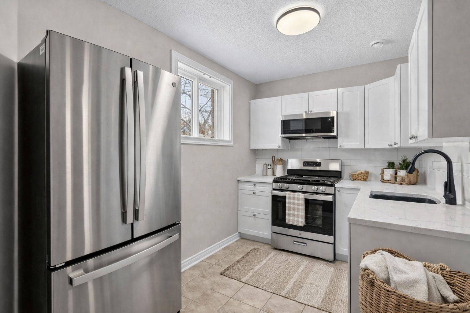 6 Grouse GLN #Lower, Barrie, ON L4N 7Z4