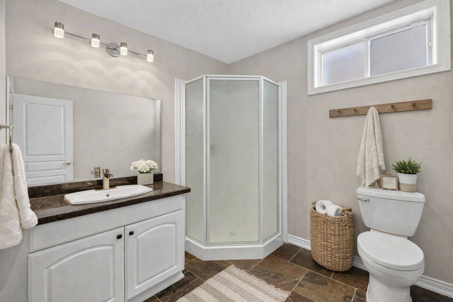 6 Grouse GLN #Lower, Barrie, ON L4N 7Z4