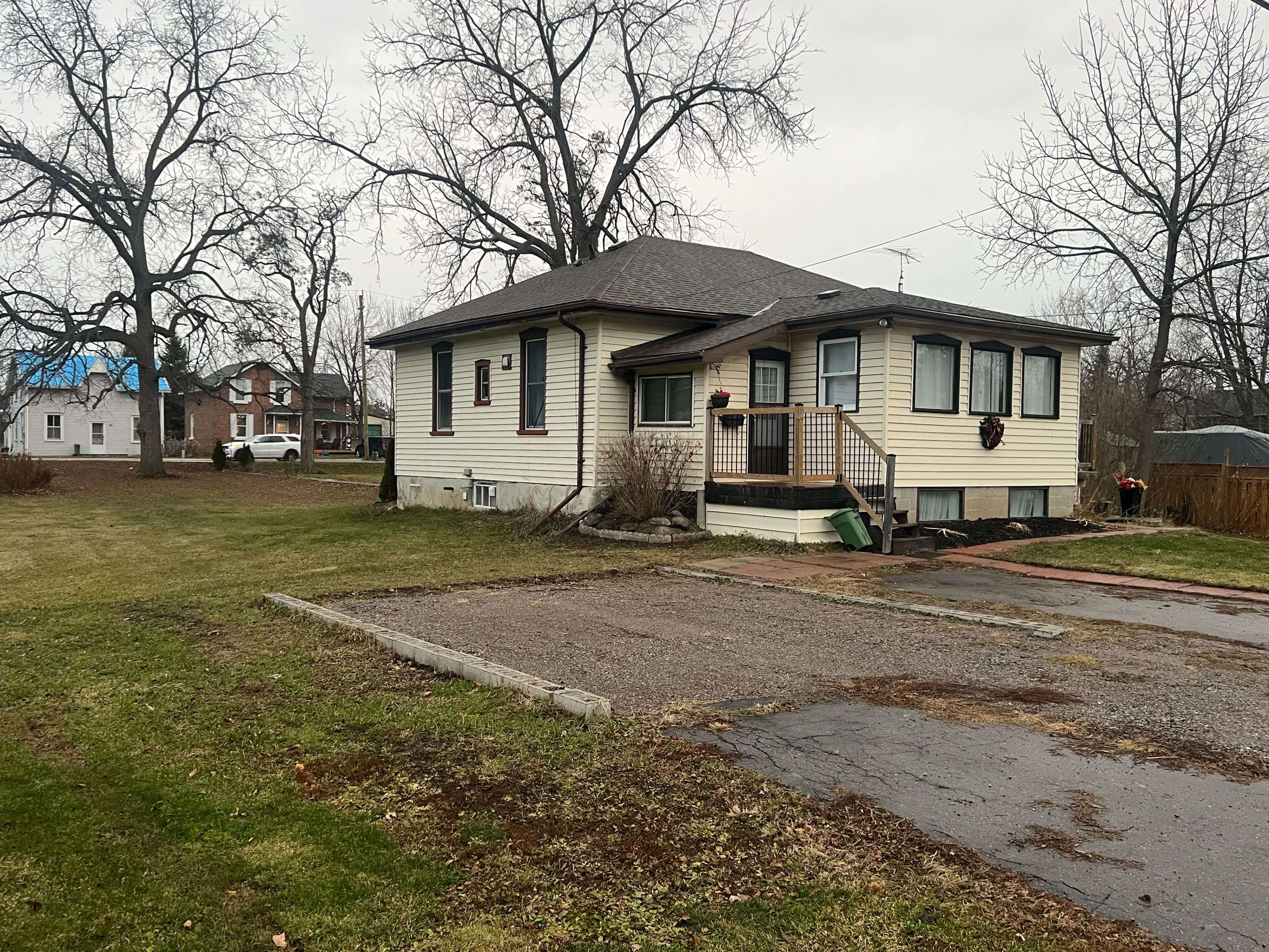 24 KING ST W, Kawartha Lakes, ON K0L 2W0