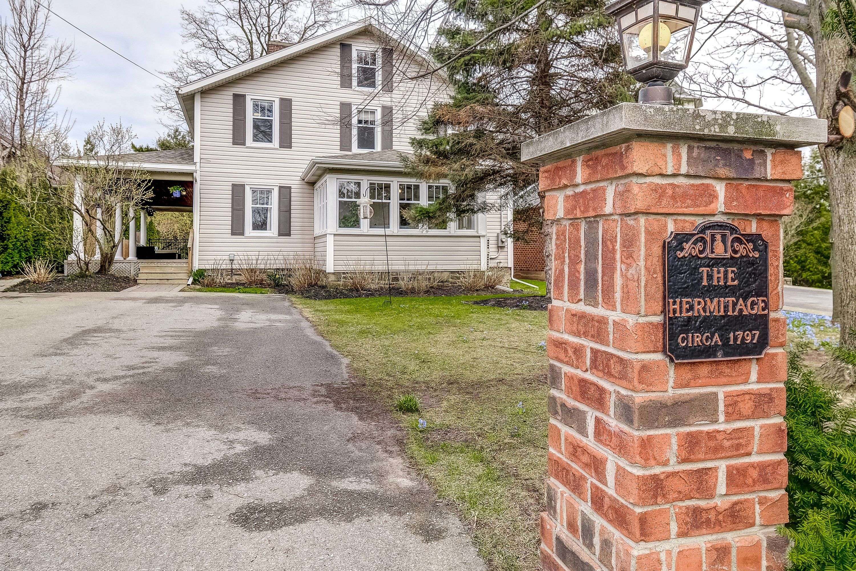 139 Lake ST, Grimsby, ON L3M 4M6