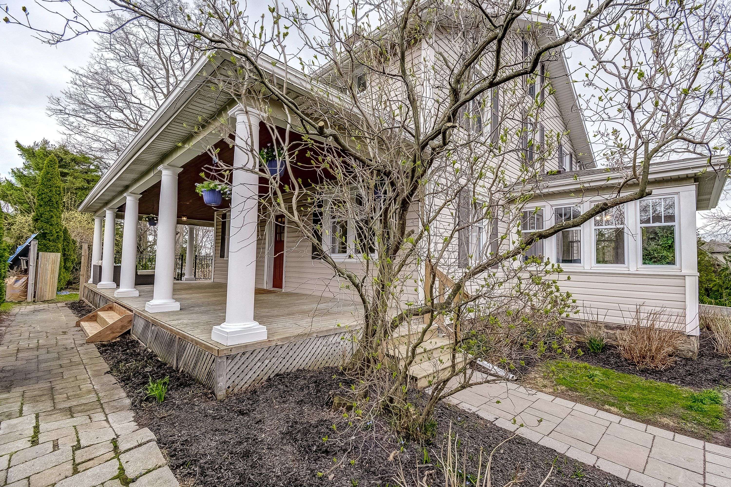 139 Lake ST, Grimsby, ON L3M 4M6