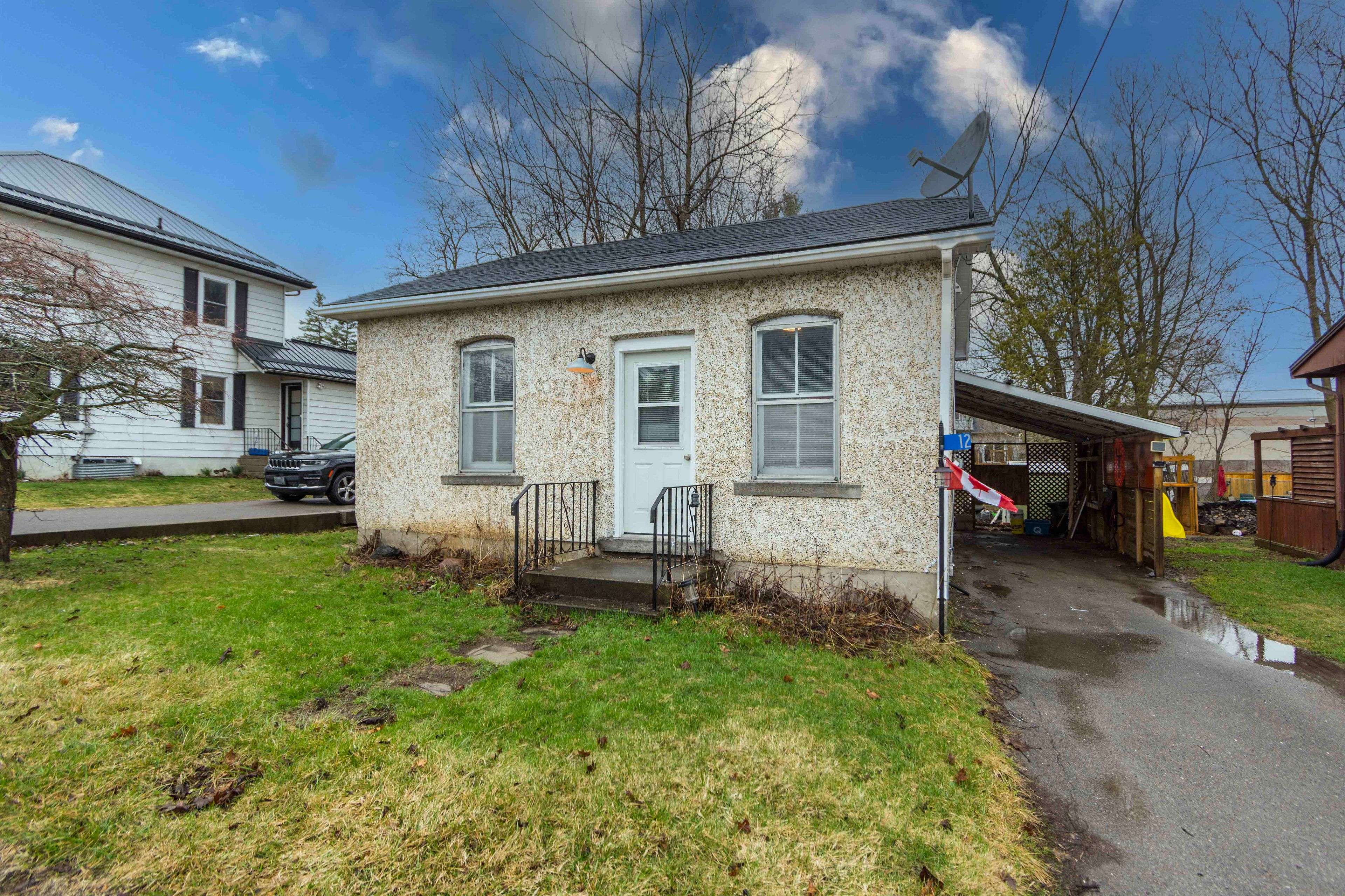 12 Albert RD, Quinte West, ON K0K 2C0