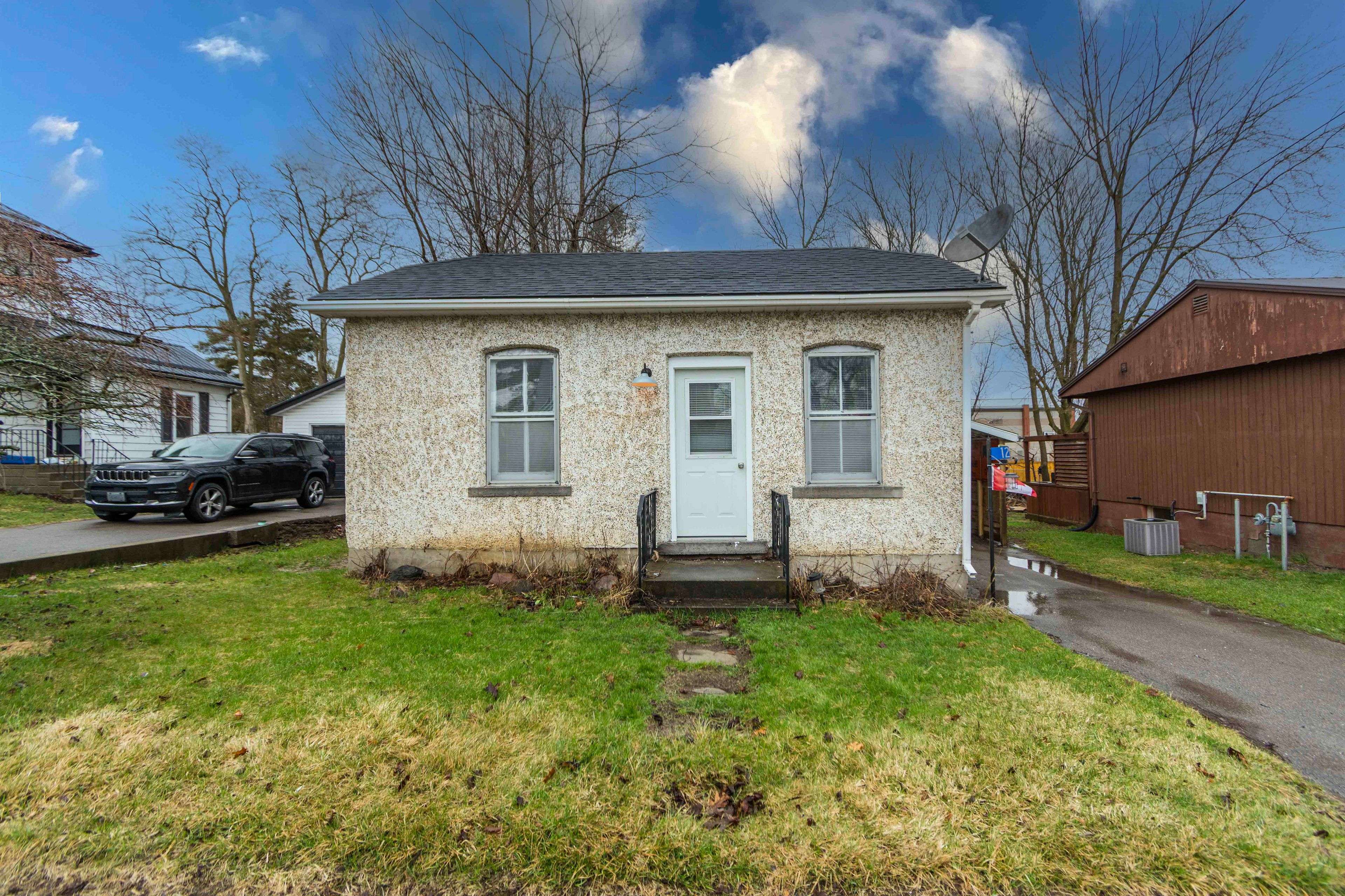 12 Albert RD, Quinte West, ON K0K 2C0