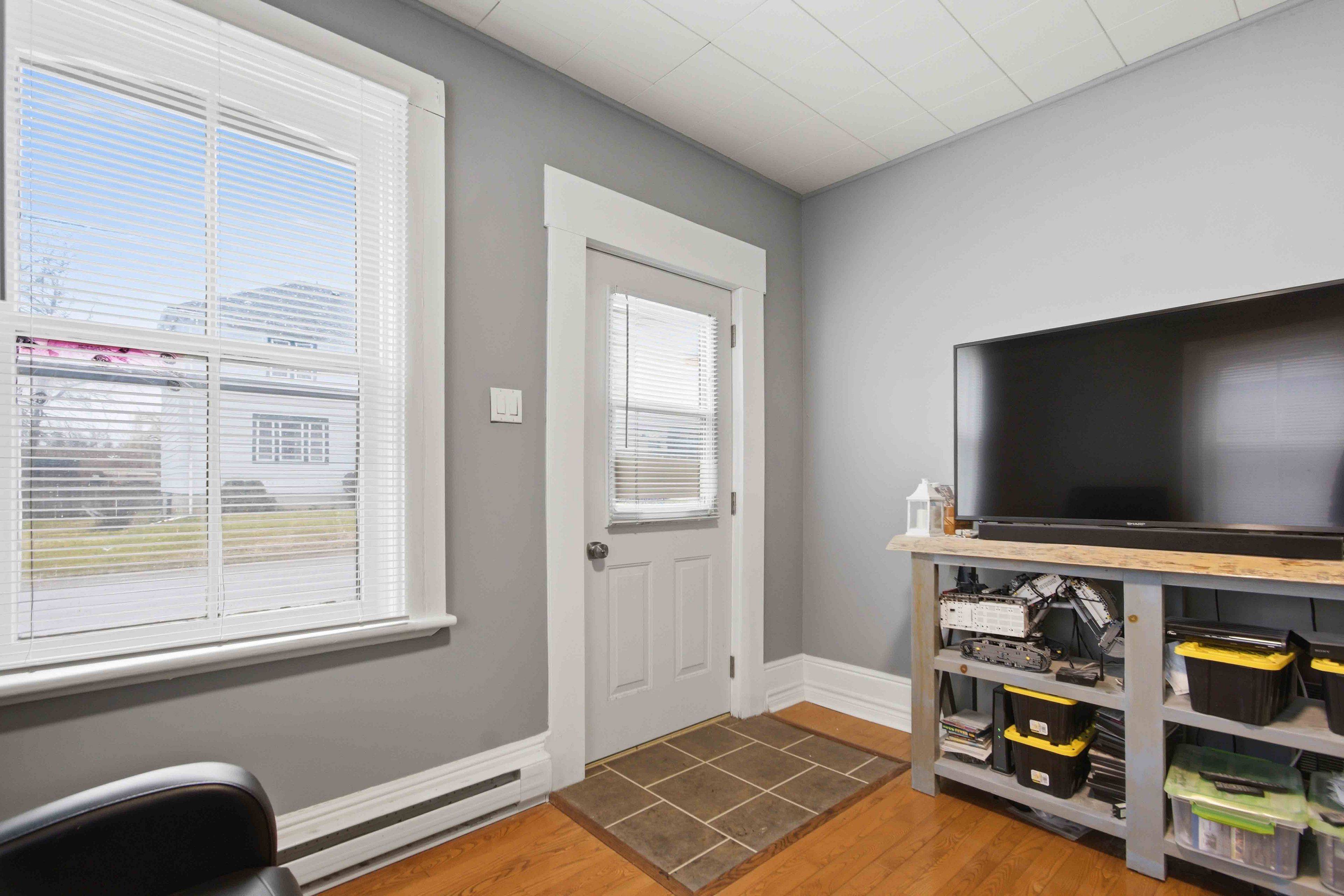 12 Albert RD, Quinte West, ON K0K 2C0