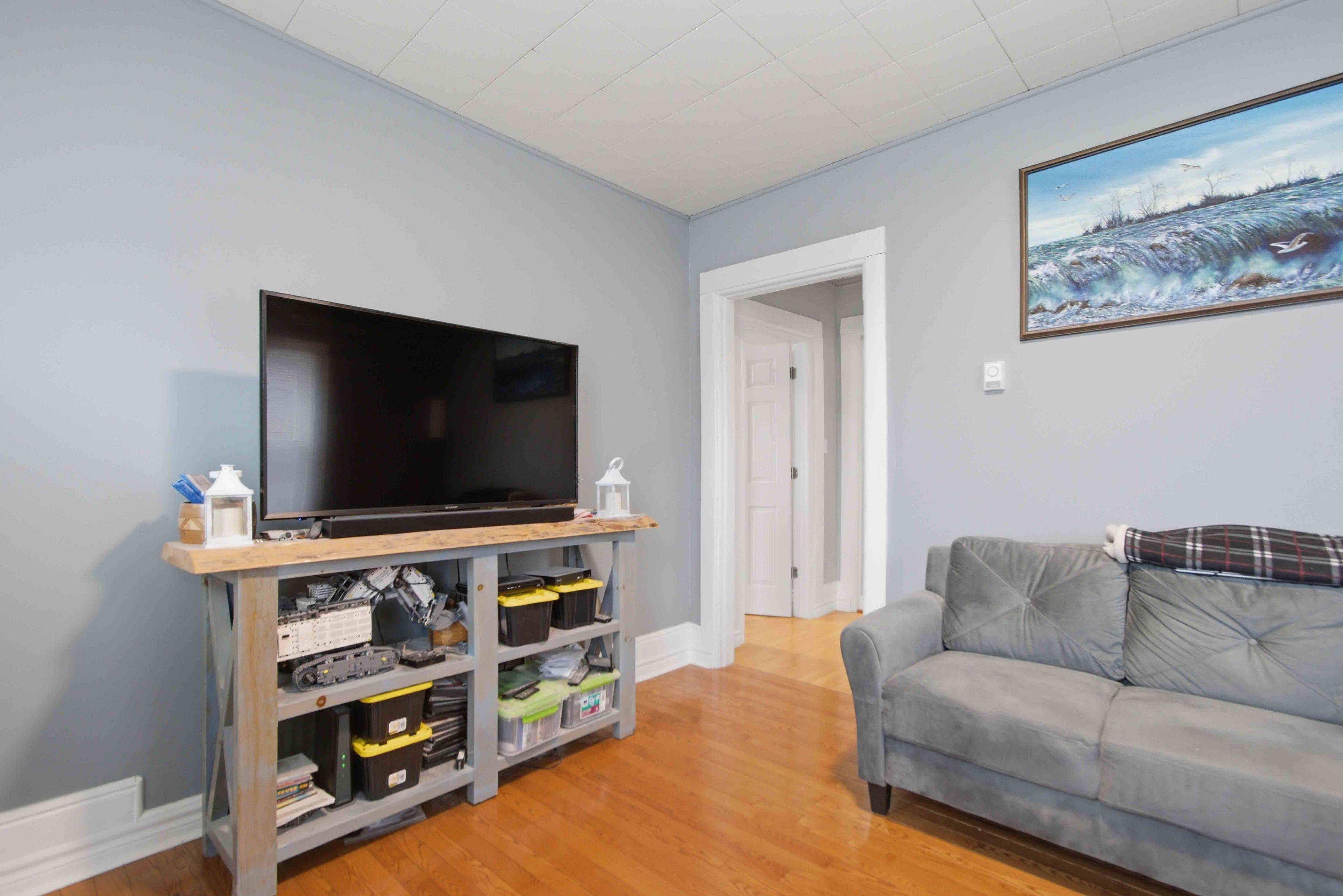 12 Albert RD, Quinte West, ON K0K 2C0