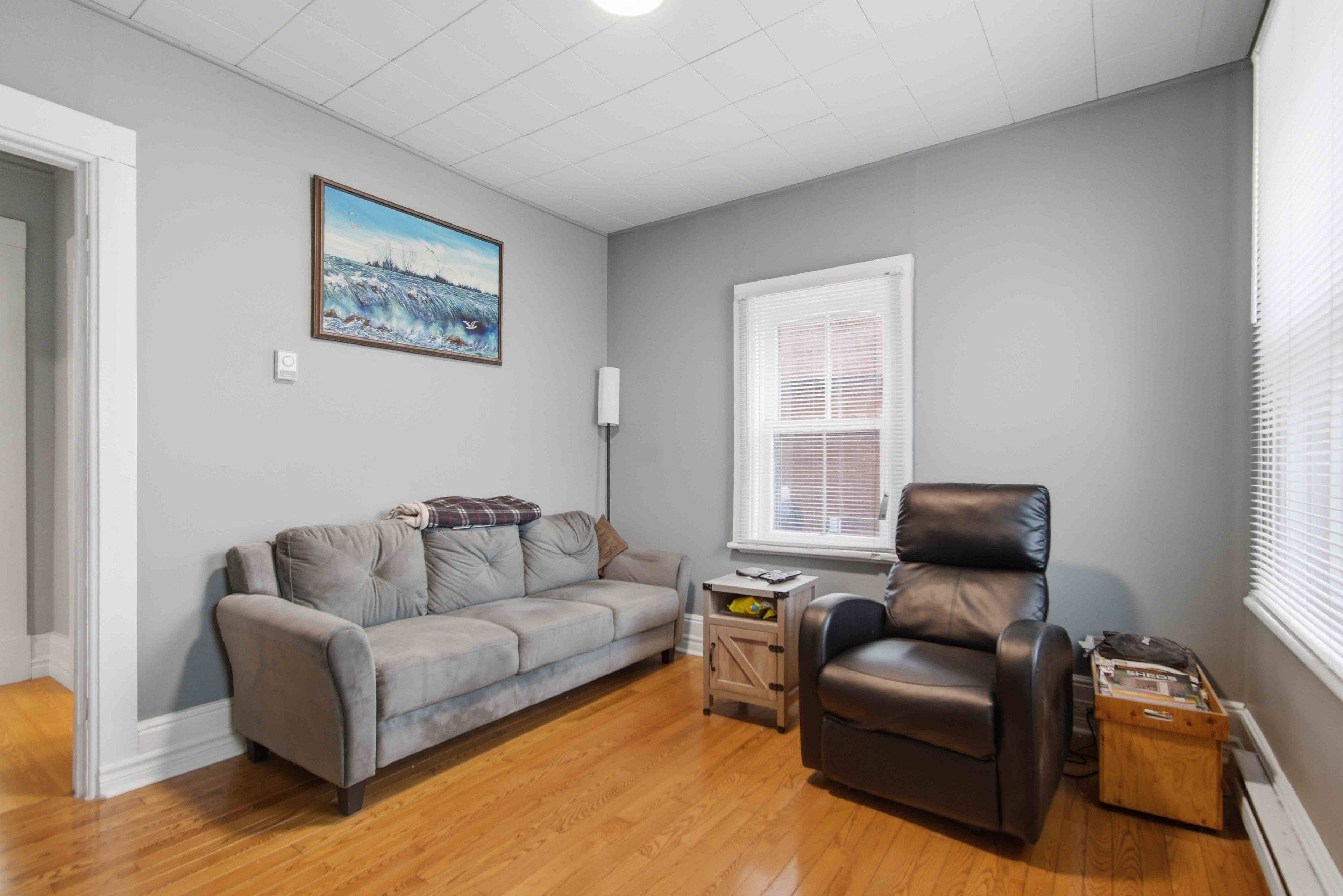 12 Albert RD, Quinte West, ON K0K 2C0