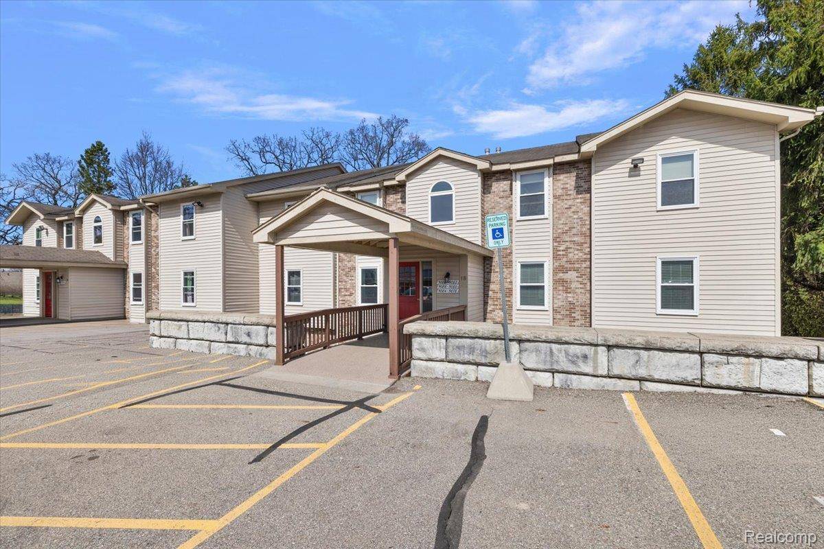 5080 Harbor Oak, Waterford Charter Township, MI 48329