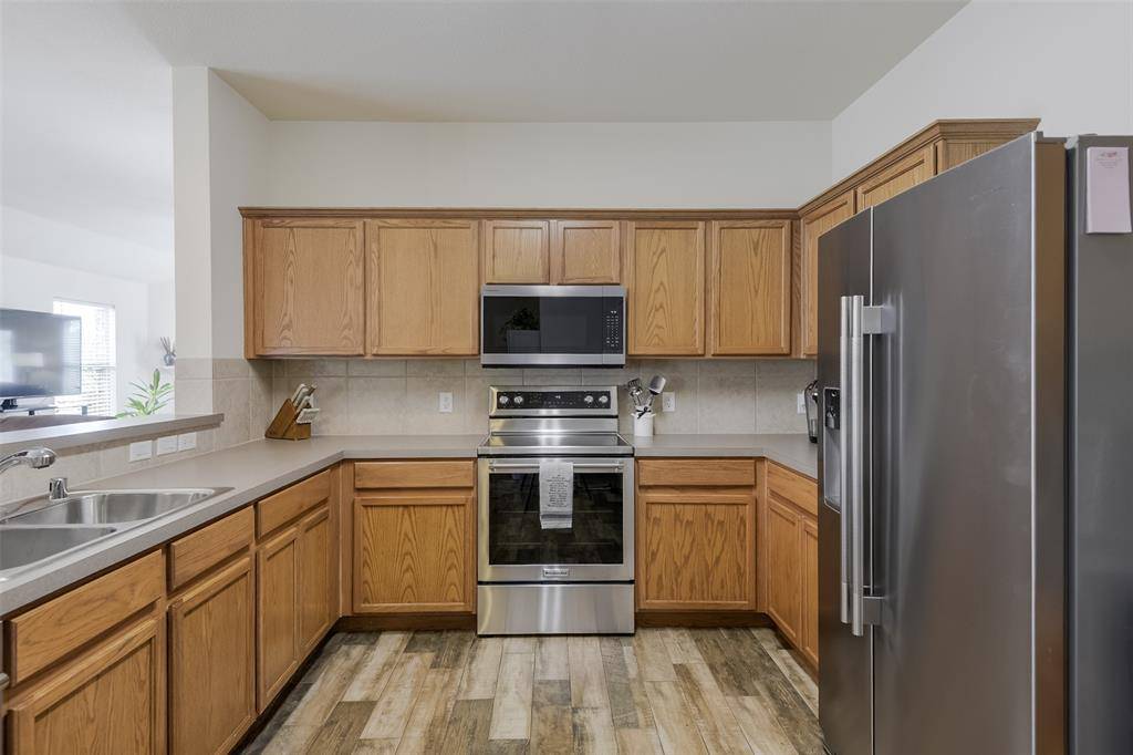 116 Bison Meadow Drive, Waxahachie, TX 75165