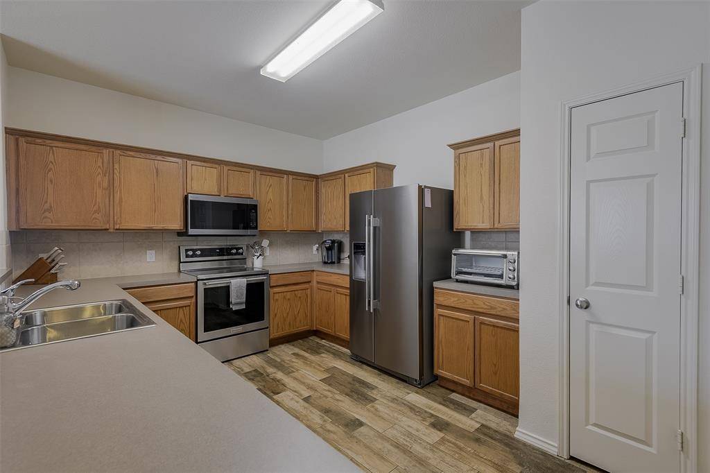 116 Bison Meadow Drive, Waxahachie, TX 75165