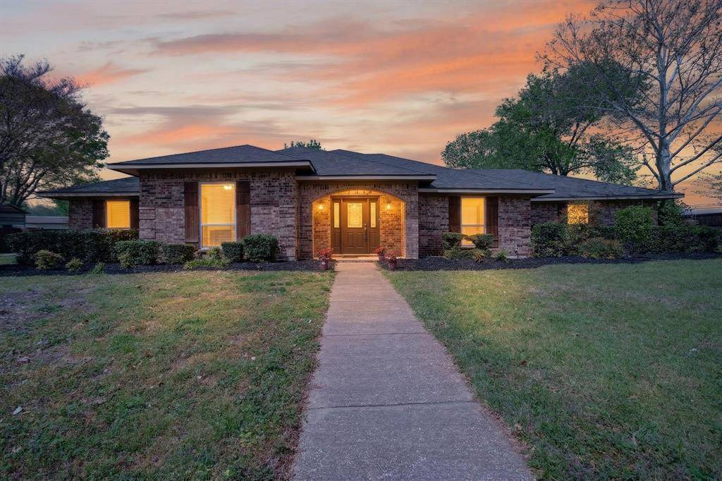 102 Royal Oaks Drive, Greenville, TX 75402