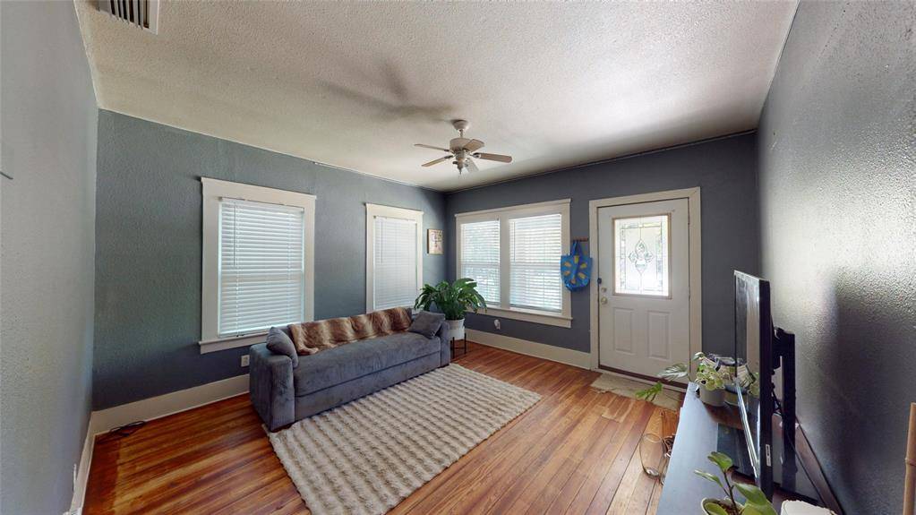 704 Cameron Avenue, Dallas, TX 75223